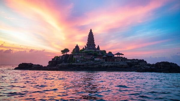 Découvrez pourquoi le temple de Tanah Lot à Bali fascine